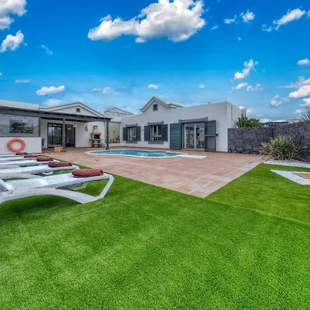 Sea Whisper Lanzarote - Faro Park 204 *