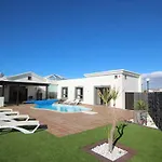 Sea Whisper Lanzarote - Faro Park 204 Vila *
