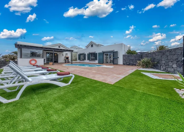 Sea Whisper Lanzarote - Faro Park 204 *